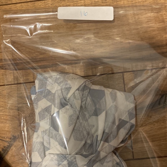 Women’s Athleta Gray and White Razor Back Tank Top Size Medium - Picture 7 of 7